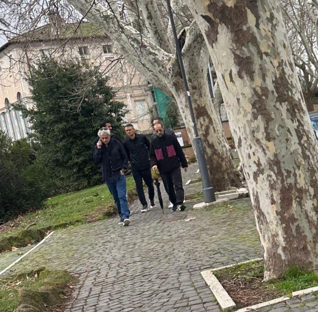 开云官网-下周与德佬讨论挂帅那不勒斯，穆里尼奥留在意甲？